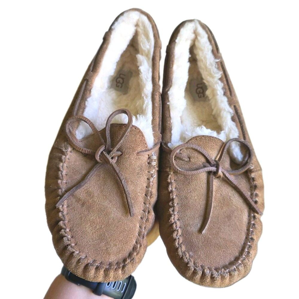 UGG Australia Uggs Women's 7 Dakota chestnut Sheepskin Slippers Shoes